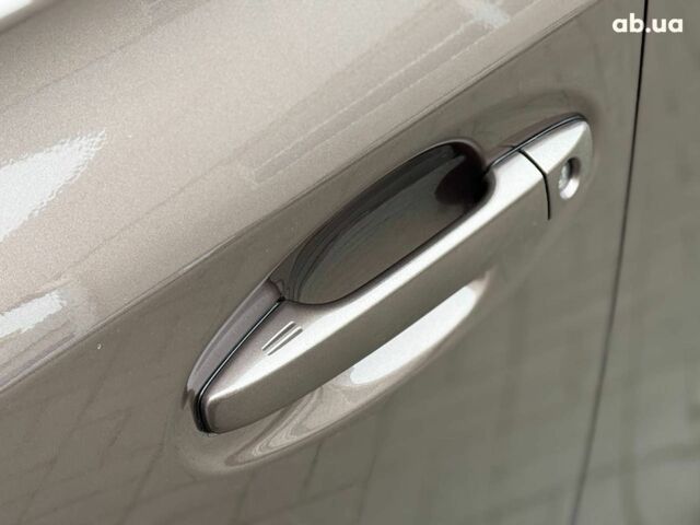 Коричневый Тойота Prius v, объемом двигателя 1.8 л и пробегом 260 тыс. км за 16490 $, фото 4 на Automoto.ua