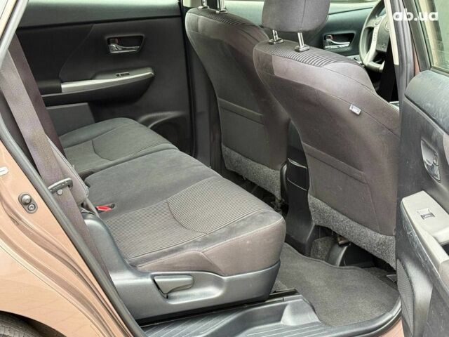 Коричневый Тойота Prius v, объемом двигателя 1.8 л и пробегом 260 тыс. км за 16490 $, фото 16 на Automoto.ua