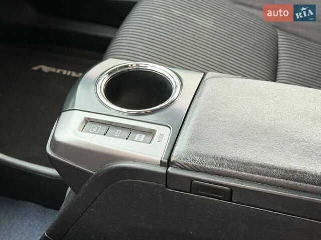 Коричневий Тойота Prius v, об'ємом двигуна 1.8 л та пробігом 260 тис. км за 16490 $, фото 12 на Automoto.ua