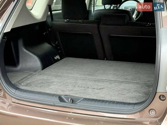 Коричневий Тойота Prius v, об'ємом двигуна 1.8 л та пробігом 260 тис. км за 16490 $, фото 15 на Automoto.ua