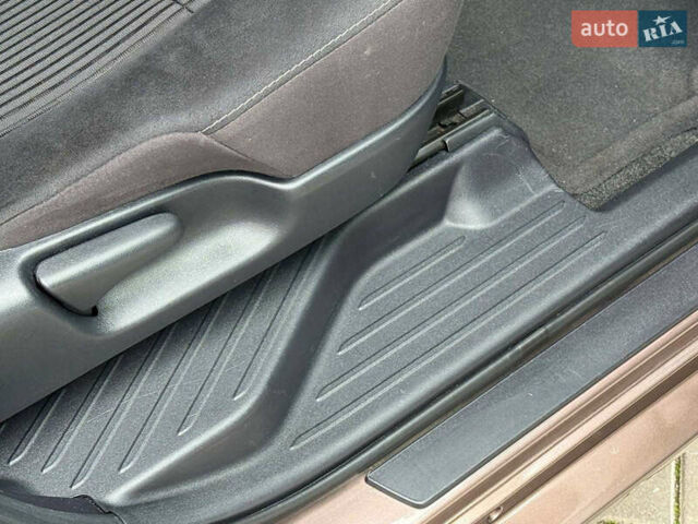 Коричневий Тойота Prius v, об'ємом двигуна 1.8 л та пробігом 260 тис. км за 16490 $, фото 17 на Automoto.ua