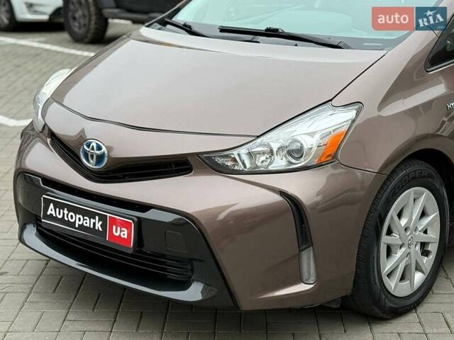 Коричневий Тойота Prius v, об'ємом двигуна 1.8 л та пробігом 260 тис. км за 16490 $, фото 3 на Automoto.ua