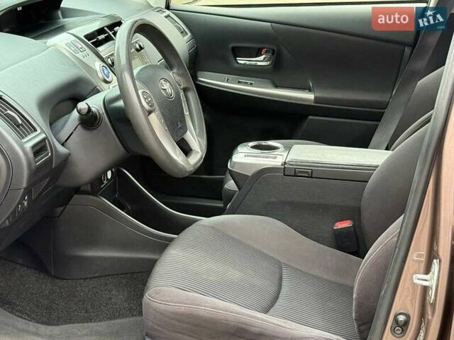 Коричневий Тойота Prius v, об'ємом двигуна 1.8 л та пробігом 260 тис. км за 16490 $, фото 9 на Automoto.ua