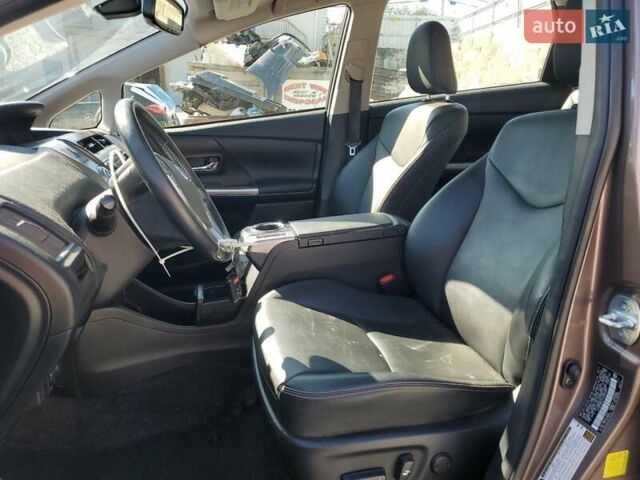Коричневий Тойота Prius v, об'ємом двигуна 1.8 л та пробігом 73 тис. км за 3000 $, фото 6 на Automoto.ua