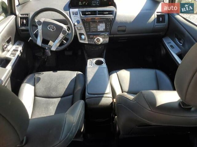 Коричневий Тойота Prius v, об'ємом двигуна 1.8 л та пробігом 73 тис. км за 3000 $, фото 7 на Automoto.ua