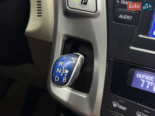 Красный Тойота Prius v, объемом двигателя 1.8 л и пробегом 235 тыс. км за 12699 $, фото 26 на Automoto.ua