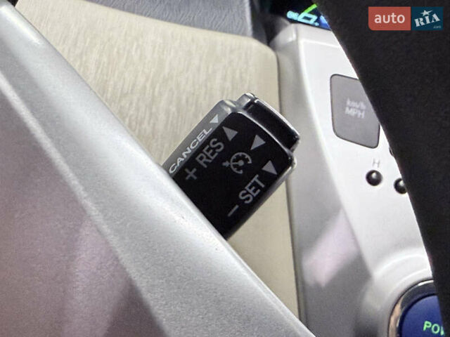 Красный Тойота Prius v, объемом двигателя 1.8 л и пробегом 235 тыс. км за 12699 $, фото 20 на Automoto.ua