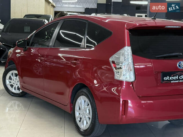 Красный Тойота Prius v, объемом двигателя 1.8 л и пробегом 235 тыс. км за 12699 $, фото 9 на Automoto.ua