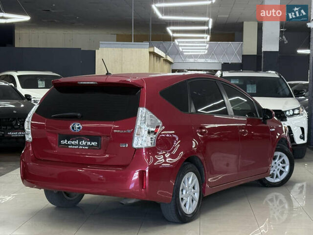 Красный Тойота Prius v, объемом двигателя 1.8 л и пробегом 235 тыс. км за 12699 $, фото 5 на Automoto.ua