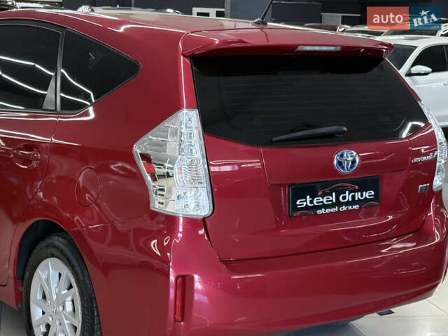 Красный Тойота Prius v, объемом двигателя 1.8 л и пробегом 235 тыс. км за 12189 $, фото 10 на Automoto.ua