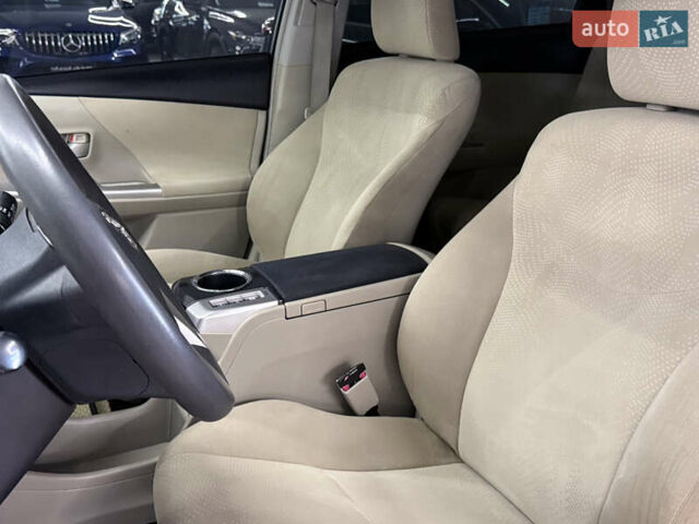Красный Тойота Prius v, объемом двигателя 1.8 л и пробегом 235 тыс. км за 12699 $, фото 12 на Automoto.ua