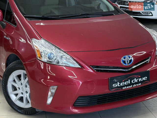 Красный Тойота Prius v, объемом двигателя 1.8 л и пробегом 235 тыс. км за 12189 $, фото 4 на Automoto.ua