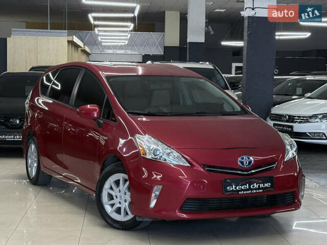 Красный Тойота Prius v, объемом двигателя 1.8 л и пробегом 235 тыс. км за 12189 $, фото 3 на Automoto.ua