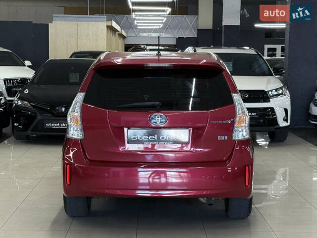 Красный Тойота Prius v, объемом двигателя 1.8 л и пробегом 235 тыс. км за 12699 $, фото 8 на Automoto.ua