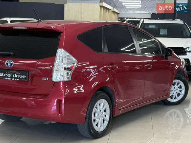 Красный Тойота Prius v, объемом двигателя 1.8 л и пробегом 235 тыс. км за 11789 $, фото 6 на Automoto.ua