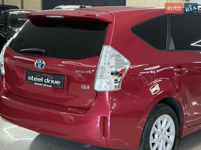 Красный Тойота Prius v, объемом двигателя 1.8 л и пробегом 235 тыс. км за 12699 $, фото 7 на Automoto.ua