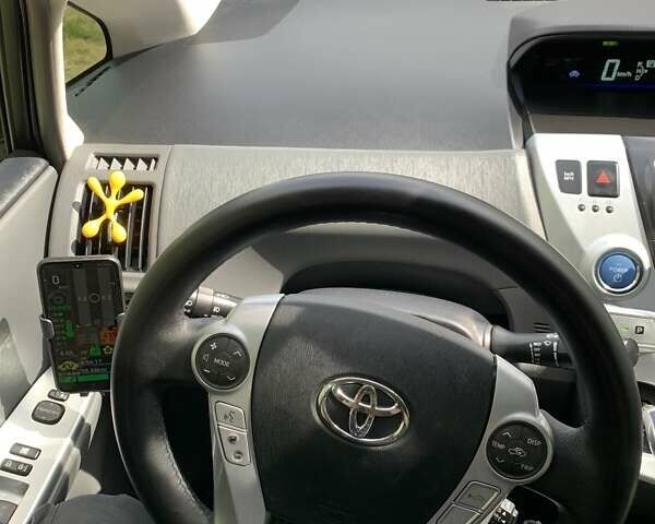 Тойота Prius v, об'ємом двигуна 1.8 л та пробігом 113 тис. км за 14000 $, фото 17 на Automoto.ua