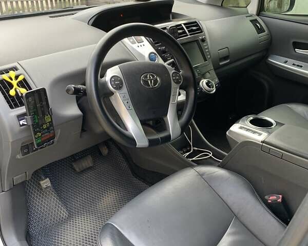 Тойота Prius v, объемом двигателя 1.8 л и пробегом 113 тыс. км за 14000 $, фото 16 на Automoto.ua