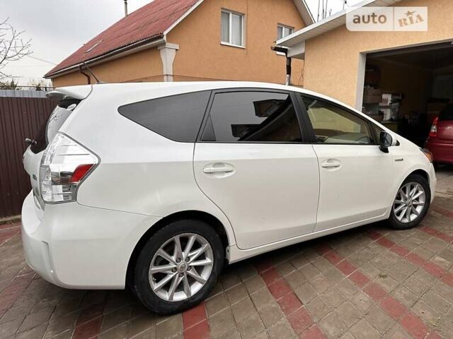 Тойота Prius v, объемом двигателя 1.8 л и пробегом 290 тыс. км за 13500 $, фото 1 на Automoto.ua