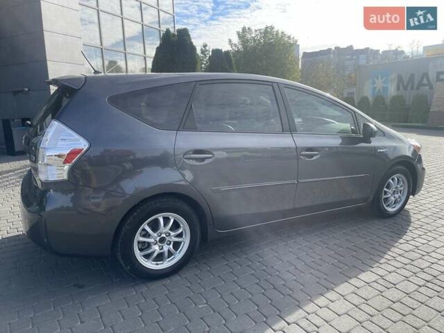 Тойота Prius v, об'ємом двигуна 1.8 л та пробігом 239 тис. км за 12700 $, фото 11 на Automoto.ua