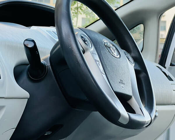 Тойота Prius v, объемом двигателя 1.8 л и пробегом 192 тыс. км за 11800 $, фото 3 на Automoto.ua