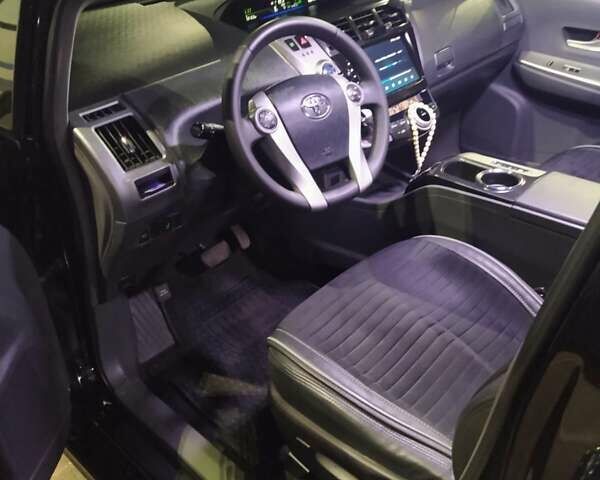 Тойота Prius v, объемом двигателя 1.8 л и пробегом 169 тыс. км за 15400 $, фото 13 на Automoto.ua