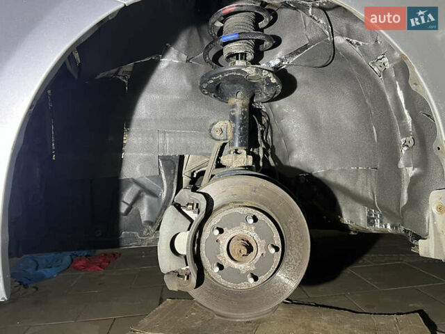 Сірий Тойота Prius v, об'ємом двигуна 1.8 л та пробігом 250 тис. км за 12700 $, фото 14 на Automoto.ua