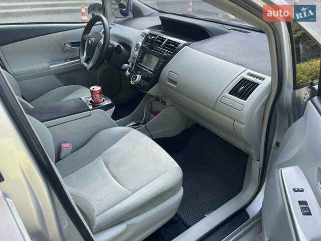 Сірий Тойота Prius v, об'ємом двигуна 1.8 л та пробігом 220 тис. км за 11499 $, фото 12 на Automoto.ua