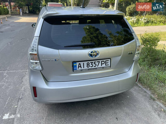 Сірий Тойота Prius v, об'ємом двигуна 1.8 л та пробігом 220 тис. км за 11499 $, фото 3 на Automoto.ua