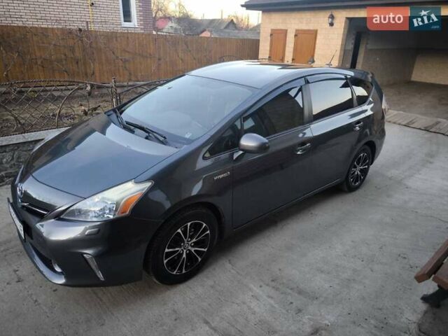 Серый Тойота Prius v, объемом двигателя 1.8 л и пробегом 204 тыс. км за 13650 $, фото 1 на Automoto.ua