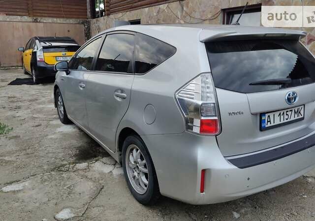 Сірий Тойота Prius v, об'ємом двигуна 1.8 л та пробігом 350 тис. км за 10999 $, фото 2 на Automoto.ua