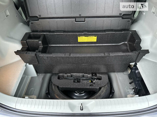 Серый Тойота Prius v, объемом двигателя 1.8 л и пробегом 165 тыс. км за 16950 $, фото 22 на Automoto.ua
