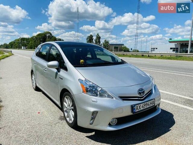 Серый Тойота Prius v, объемом двигателя 1.8 л и пробегом 220 тыс. км за 12699 $, фото 3 на Automoto.ua