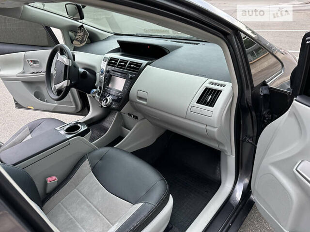 Серый Тойота Prius v, объемом двигателя 1.8 л и пробегом 165 тыс. км за 16950 $, фото 47 на Automoto.ua