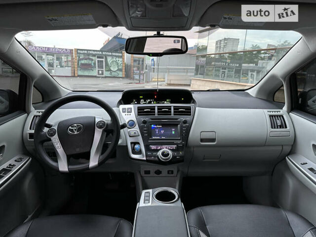 Серый Тойота Prius v, объемом двигателя 1.8 л и пробегом 165 тыс. км за 16950 $, фото 48 на Automoto.ua