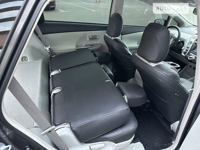 Серый Тойота Prius v, объемом двигателя 1.8 л и пробегом 165 тыс. км за 16950 $, фото 29 на Automoto.ua
