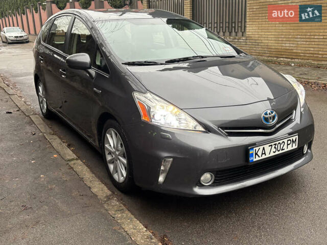 Серый Тойота Prius v, объемом двигателя 1.8 л и пробегом 176 тыс. км за 13400 $, фото 8 на Automoto.ua