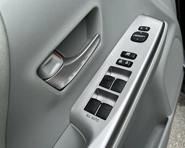 Серый Тойота Prius v, объемом двигателя 1.8 л и пробегом 165 тыс. км за 16950 $, фото 33 на Automoto.ua