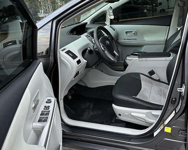 Серый Тойота Prius v, объемом двигателя 1.8 л и пробегом 165 тыс. км за 16950 $, фото 40 на Automoto.ua