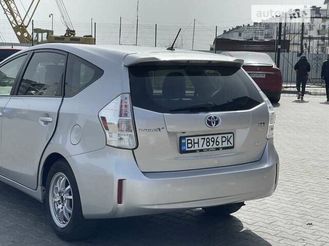 Серый Тойота Prius v, объемом двигателя 0 л и пробегом 300 тыс. км за 10500 $, фото 4 на Automoto.ua