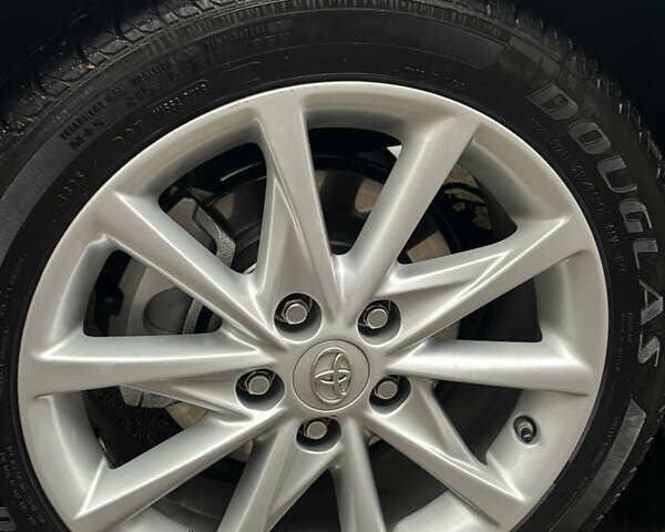 Серый Тойота Prius v, объемом двигателя 1.8 л и пробегом 176 тыс. км за 13400 $, фото 7 на Automoto.ua