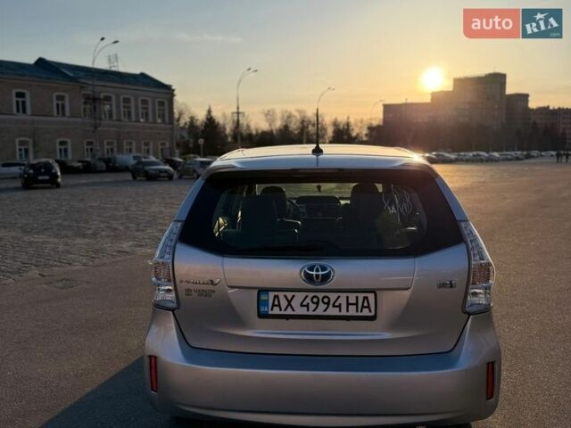 Серый Тойота Prius v, объемом двигателя 1.8 л и пробегом 225 тыс. км за 11600 $, фото 12 на Automoto.ua