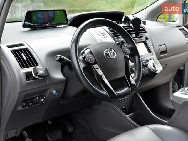 Серый Тойота Prius v, объемом двигателя 1.8 л и пробегом 275 тыс. км за 10500 $, фото 18 на Automoto.ua