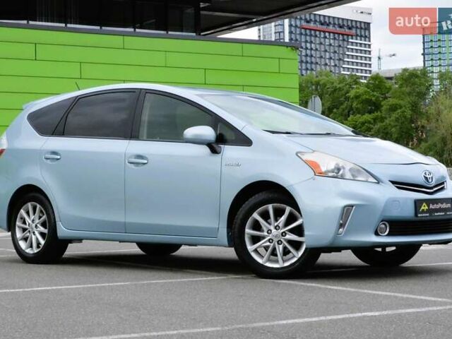 Серый Тойота Prius v, объемом двигателя 1.8 л и пробегом 275 тыс. км за 11500 $, фото 2 на Automoto.ua
