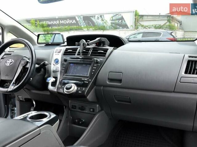 Серый Тойота Prius v, объемом двигателя 1.8 л и пробегом 275 тыс. км за 11500 $, фото 27 на Automoto.ua