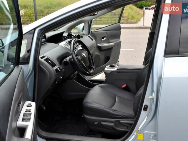 Серый Тойота Prius v, объемом двигателя 1.8 л и пробегом 275 тыс. км за 10500 $, фото 17 на Automoto.ua