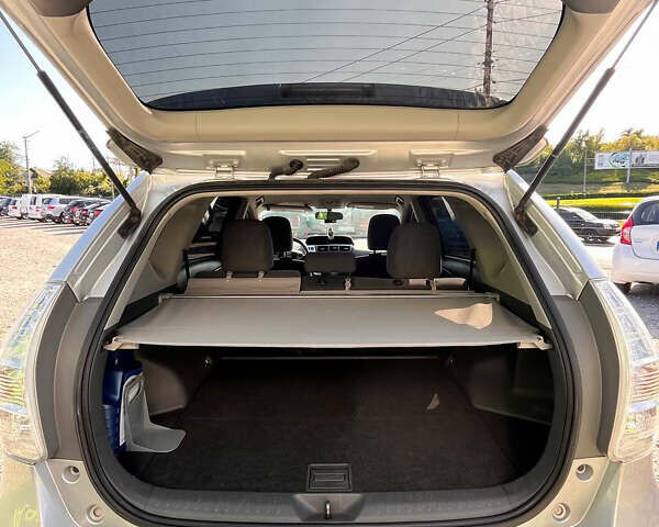 Серый Тойота Prius v, объемом двигателя 1.8 л и пробегом 272 тыс. км за 13000 $, фото 11 на Automoto.ua