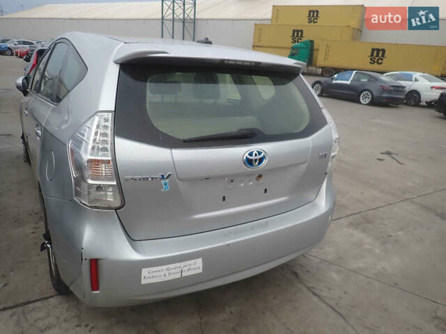 Серый Тойота Prius v, объемом двигателя 1.8 л и пробегом 180 тыс. км за 13200 $, фото 4 на Automoto.ua