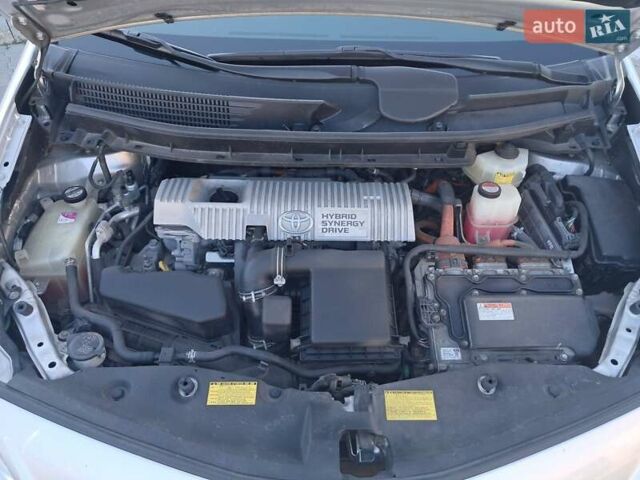 Серый Тойота Prius v, объемом двигателя 1.8 л и пробегом 119 тыс. км за 14200 $, фото 4 на Automoto.ua