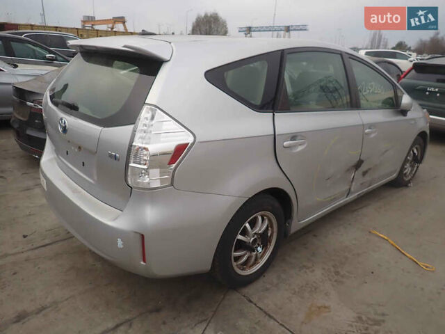 Серый Тойота Prius v, объемом двигателя 1.8 л и пробегом 180 тыс. км за 13200 $, фото 9 на Automoto.ua